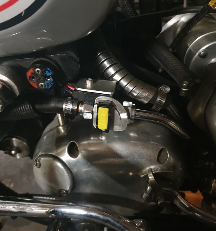 Anti wet sump valve