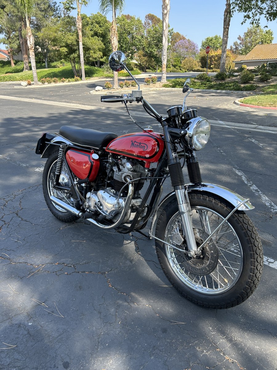 Fuel filter into fuel tap - is it threaded or just press-in?