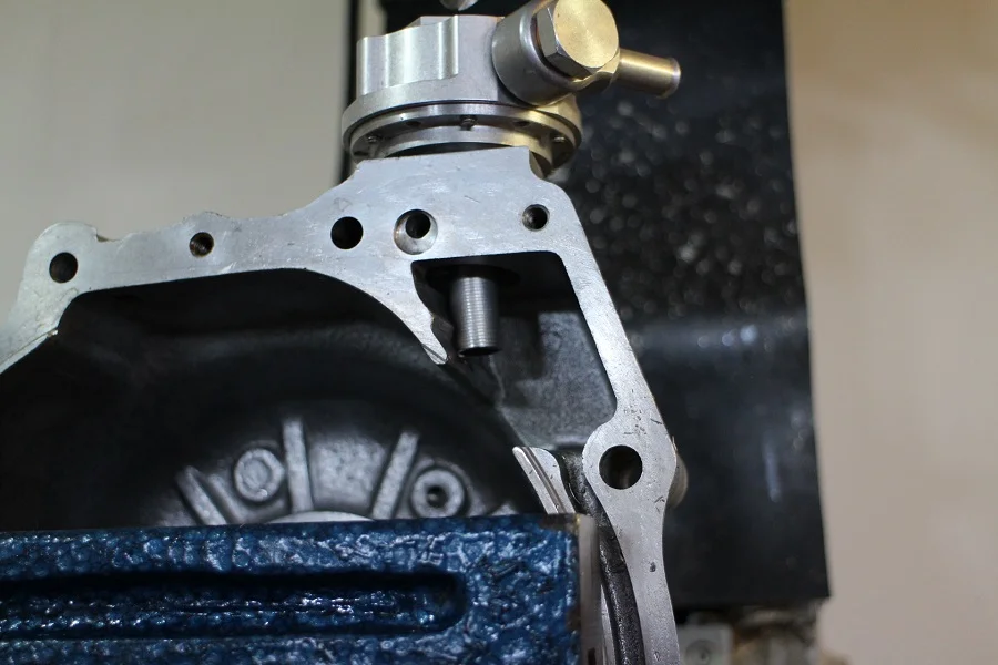 Oil valve solution to oil falling to crankcase