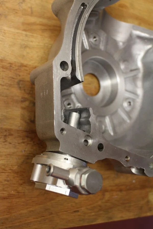 Oil valve solution to oil falling to crankcase