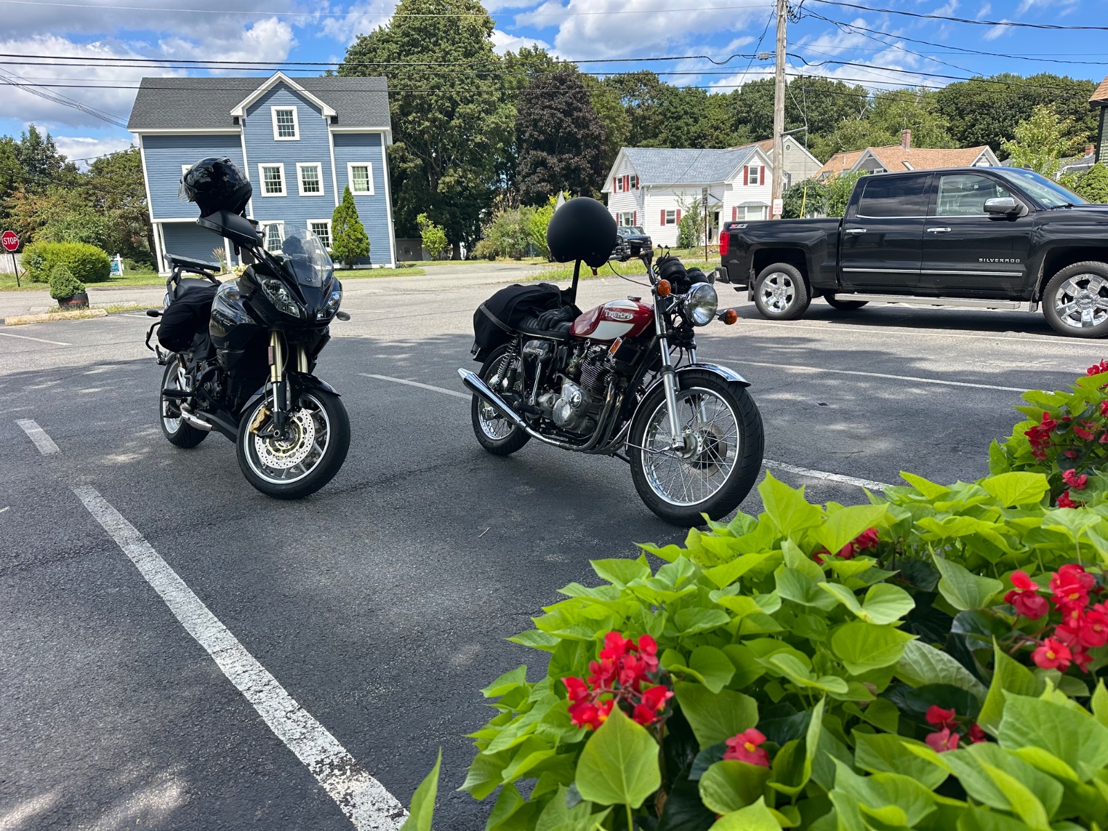 Pictures of your Triumph T160 or similar .