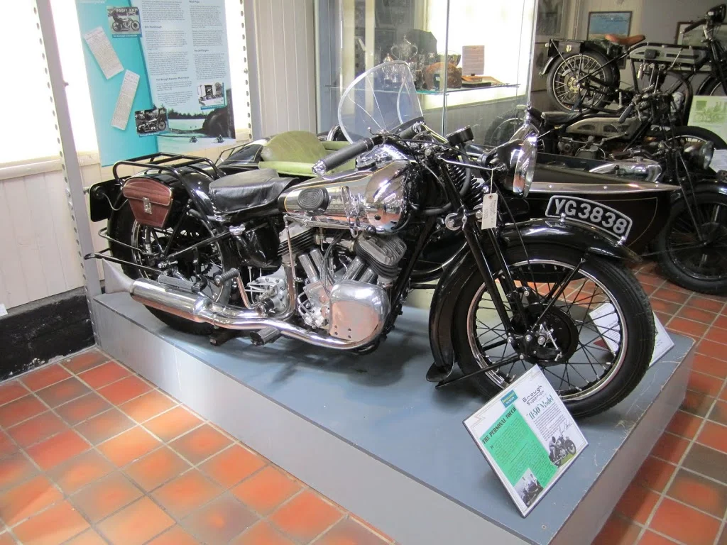 some photos of Nortons and others from Brooklands...