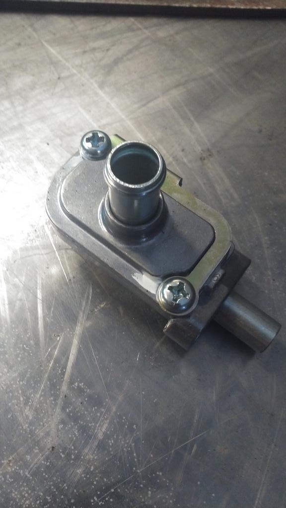 Oil valve solution to oil falling to crankcase