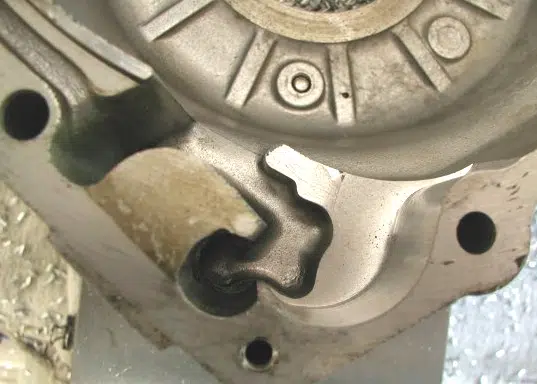 Oil valve solution to oil falling to crankcase