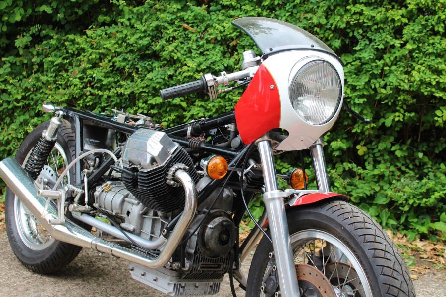 Triumph Thruxton Fairing fitted to Norton 961 - I want one (a lot)!