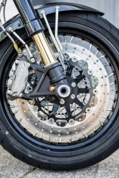 Carbon Wheels on ABS Norton 961