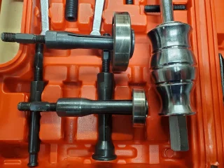 Techniques and tools to remove gearbox layshaft bearing