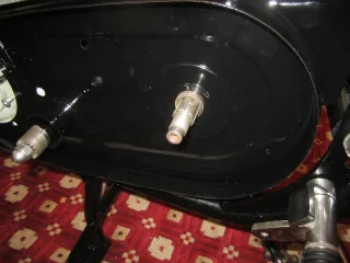 1967 Atlas primary chain case oil sealing