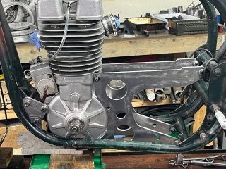 Fitting Jawa engine into featherbed frame