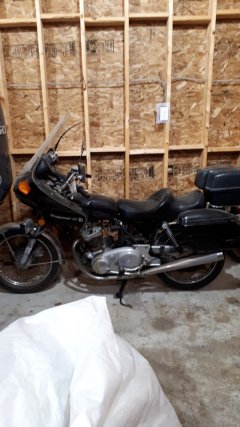 Pictures of your Norton Commandos