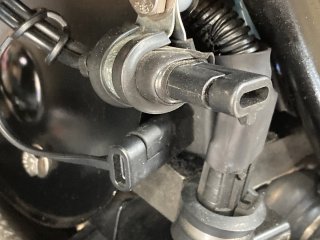 Charging the battery "in situ" ok?