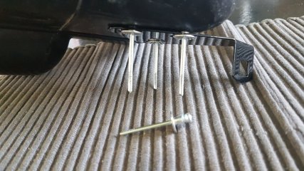 Airbox sidecover mounting Airbox sidecover mounting