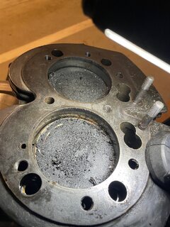 850 Head, cylinders and pistons are out. Can you comment on photos of piston tops and combustion chambers?