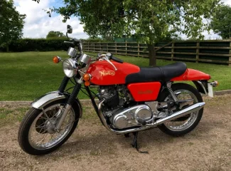 Image of a stock 1973 Norton Commando [combat] fastback