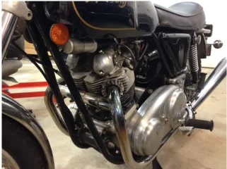 Were  balanced exhaust pipes used on late model 750's?