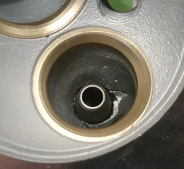 Seats and guides Seats and guides