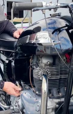 Are these mormal stamp markings on this 62 88ss ?