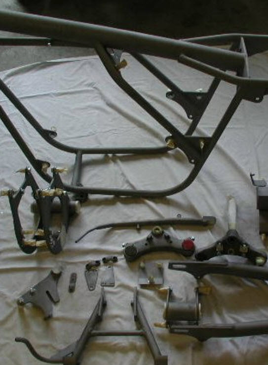 Old%20Britts%20-%20Powder%20Coating%20a%20Commando%20Frame%20and%20Frame%20Parts.jpg
