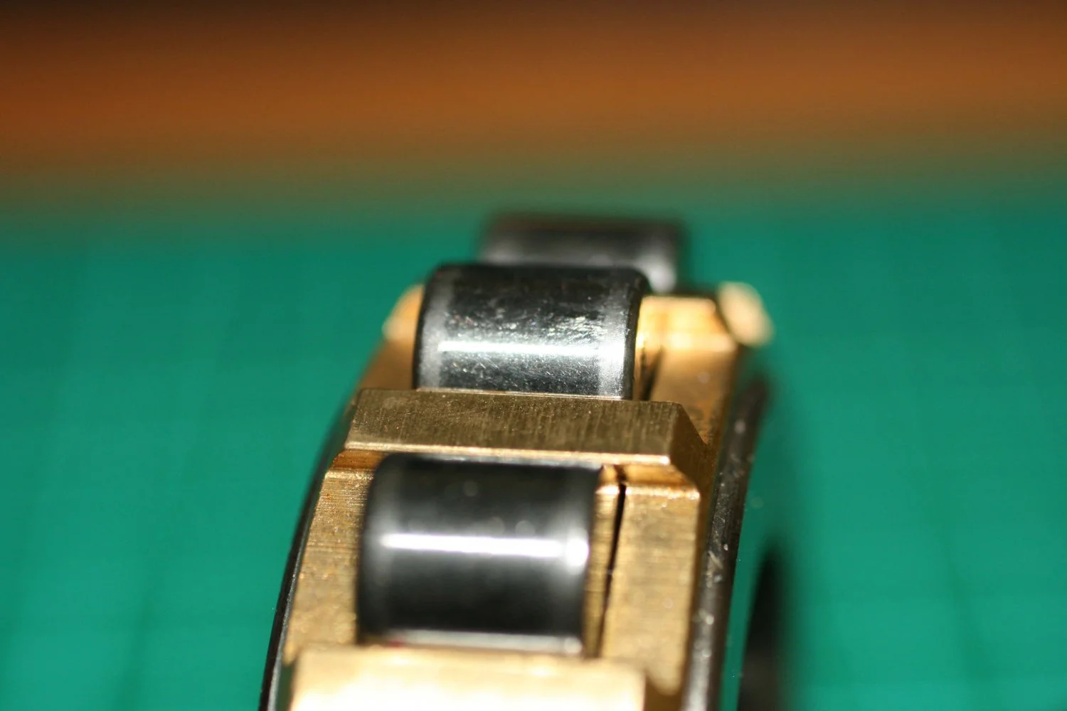 Close_up_of_roller_edge_of_RHP_6-MRJA30_bearing.jpg